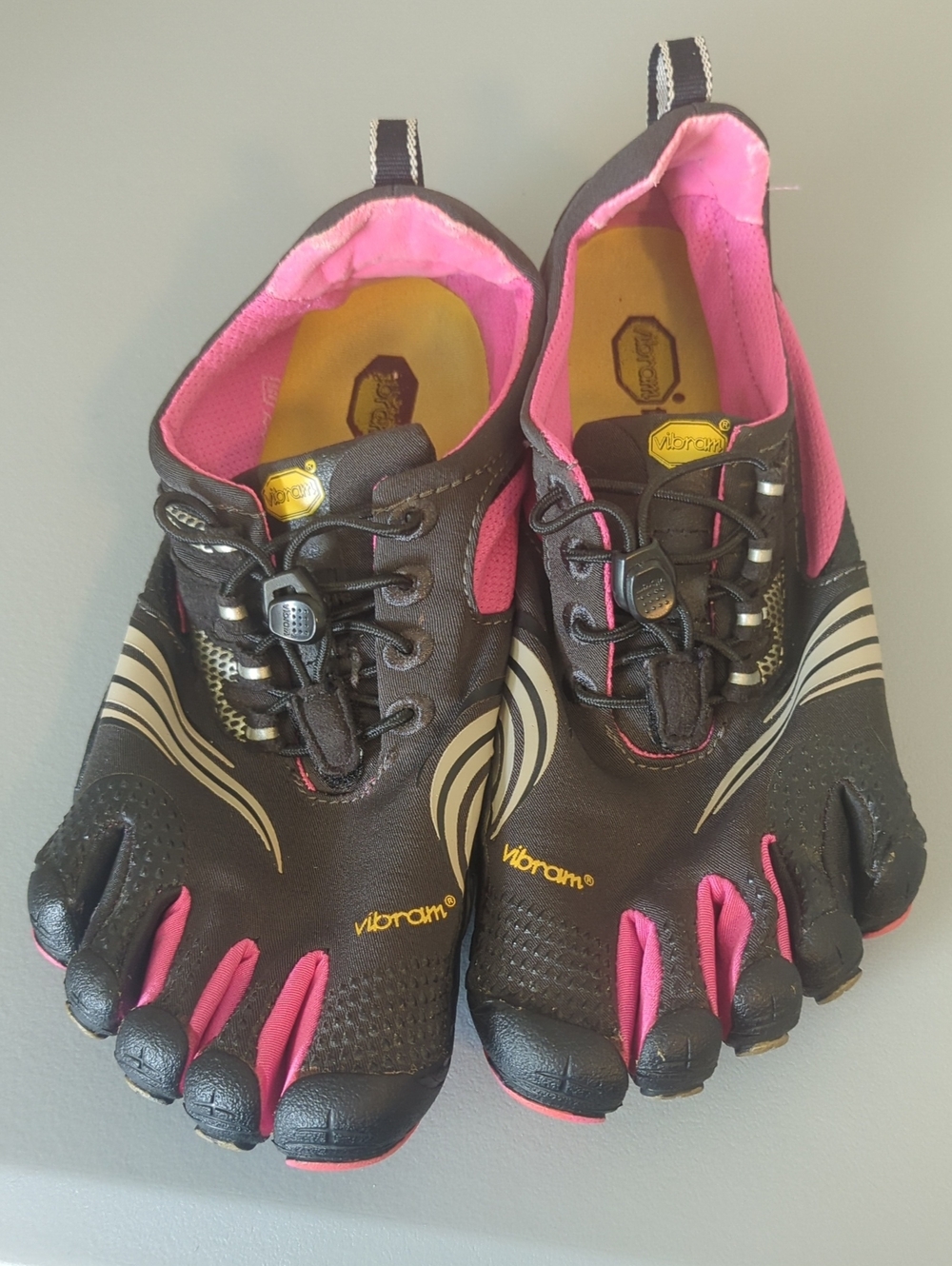 Vibram Women's KMD Sport Ls Black and Pink FiveFingers Toe Athletic Shoes